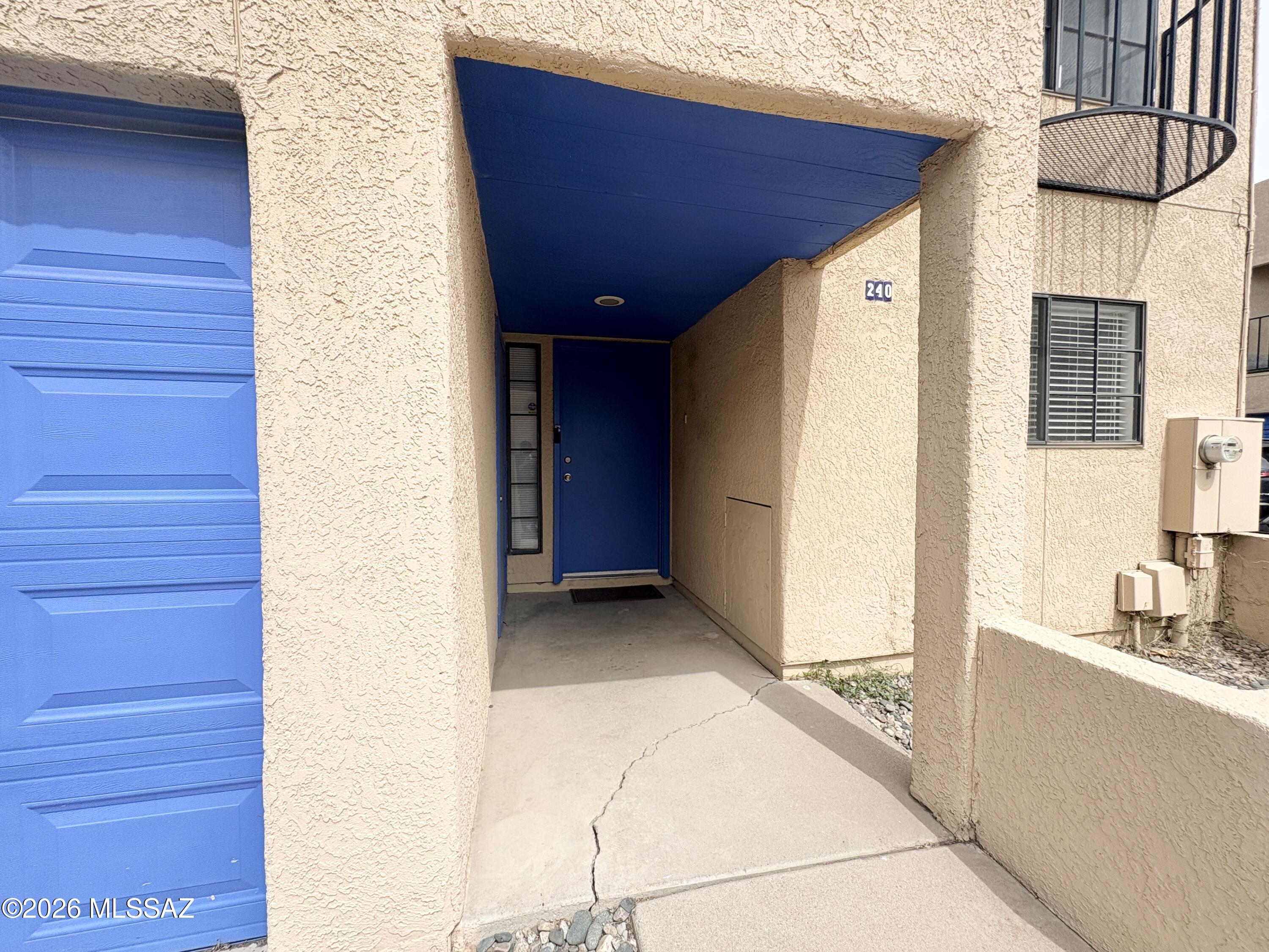 240 East Pastime Road Tucson, AZ 85705 - Photo 2 of 15 IMG_9877