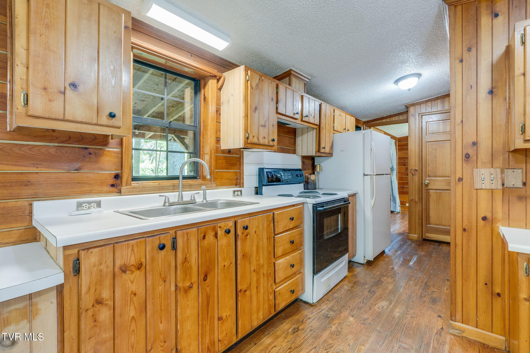 497 Rockingham Road Johnson City, TN 37615 - Photo 12 of 33 011
