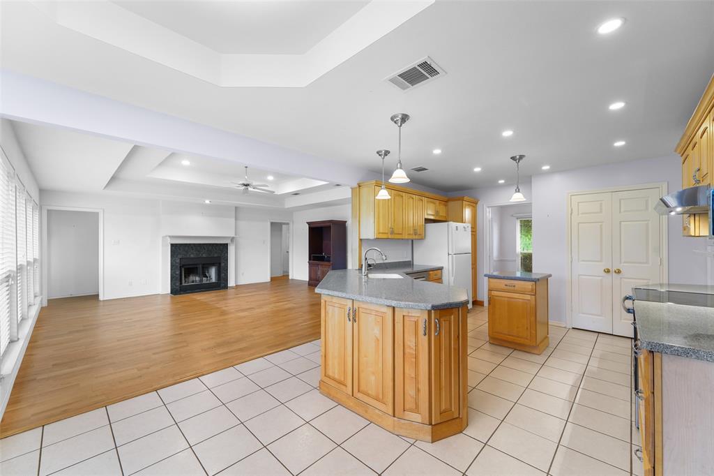 830 South Clinton Lane Midlothian, TX 76065 - Photo 11 of 33