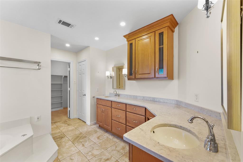 830 South Clinton Lane Midlothian, TX 76065 - Photo 17 of 33