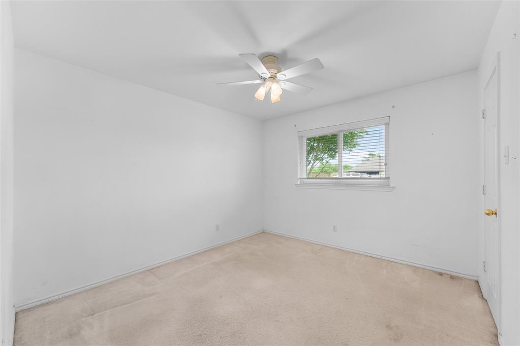 830 South Clinton Lane Midlothian, TX 76065 - Photo 19 of 33