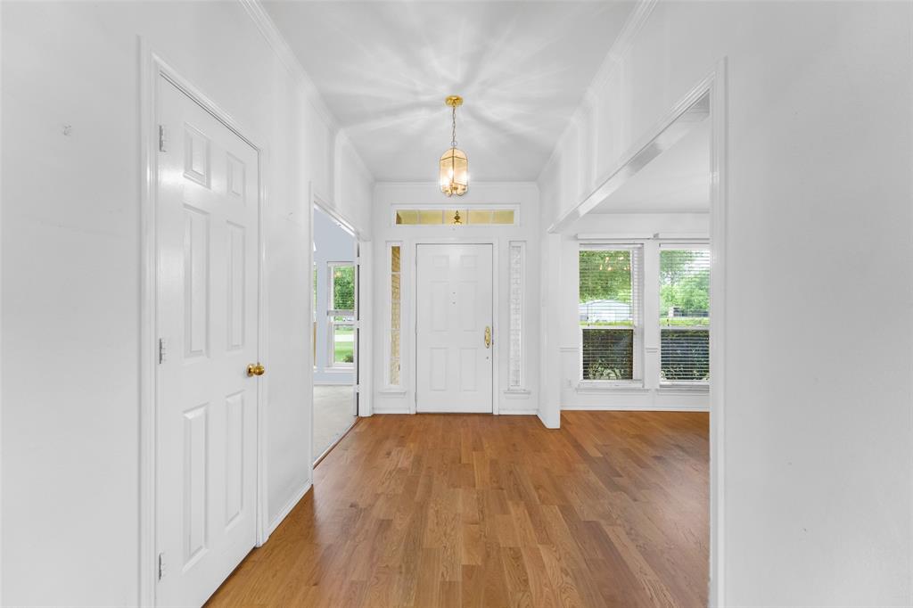 830 South Clinton Lane Midlothian, TX 76065 - Photo 2 of 33