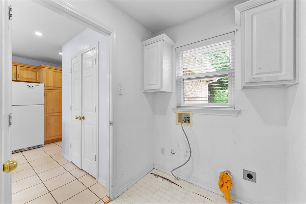 830 South Clinton Lane Midlothian, TX 76065 - Photo 22 of 33