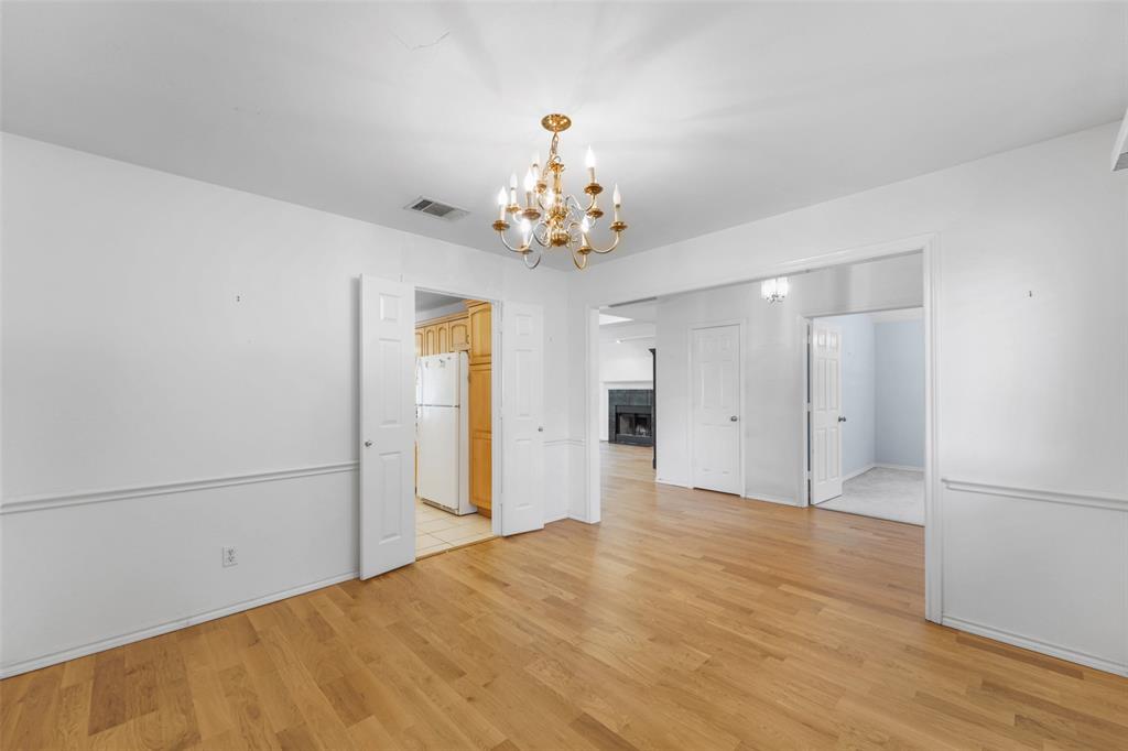 830 South Clinton Lane Midlothian, TX 76065 - Photo 4 of 33