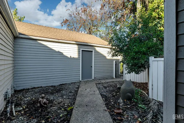 a view of a back yard of the house