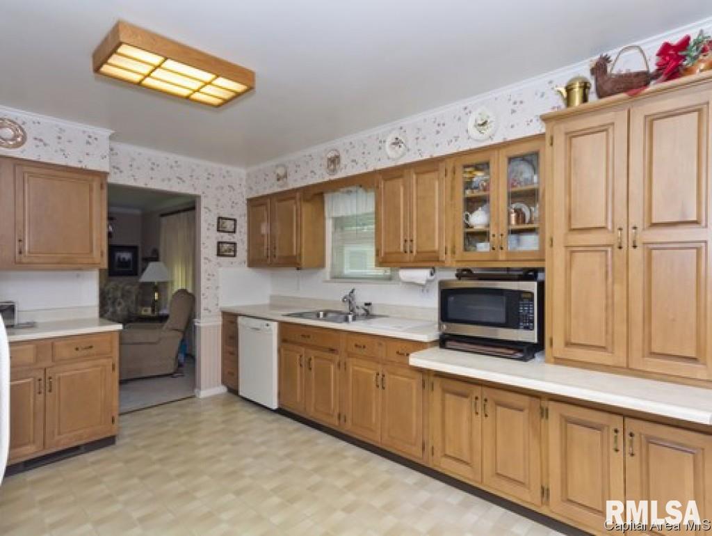 9 Alberta Lane Springfield, IL 62704 - Photo 3 of 15 Gallery Image 3