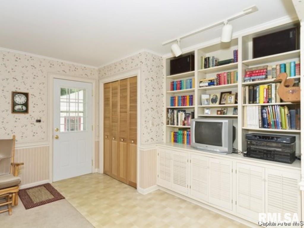 9 Alberta Lane Springfield, IL 62704 - Photo 5 of 15 Gallery Image 5
