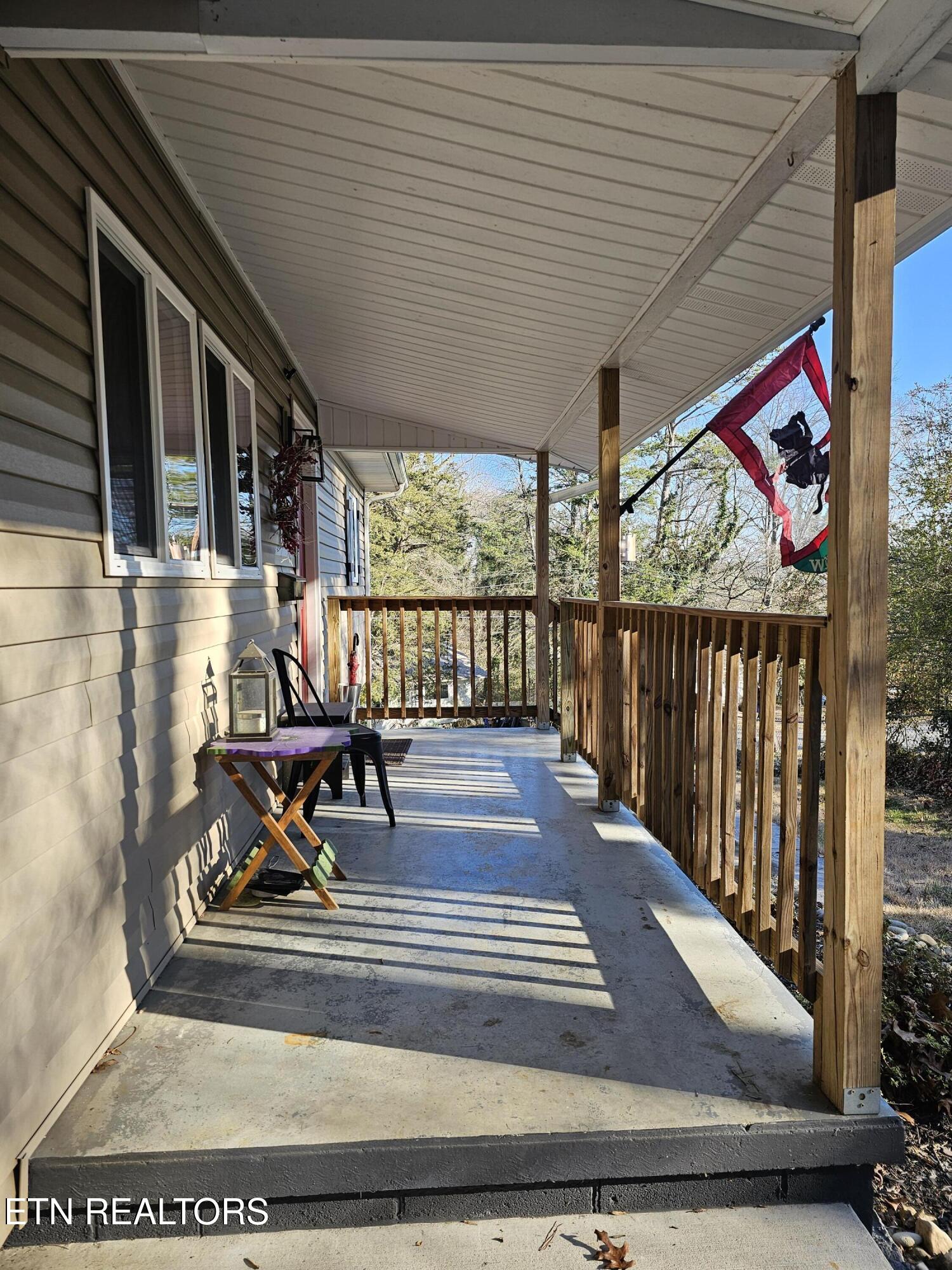 123 Taylor Road Oak Ridge, TN 37830 - Photo 3 of 42 20250128_160049