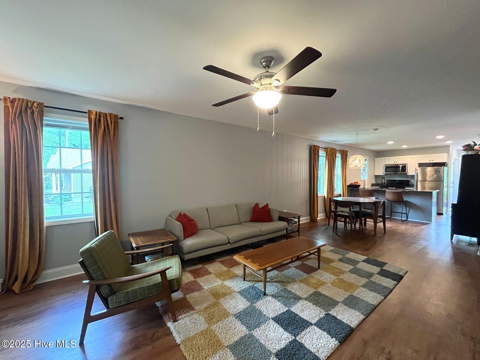 162 Midway Road Aberdeen, NC 28315 - Photo 3 of 38 162 living 7
