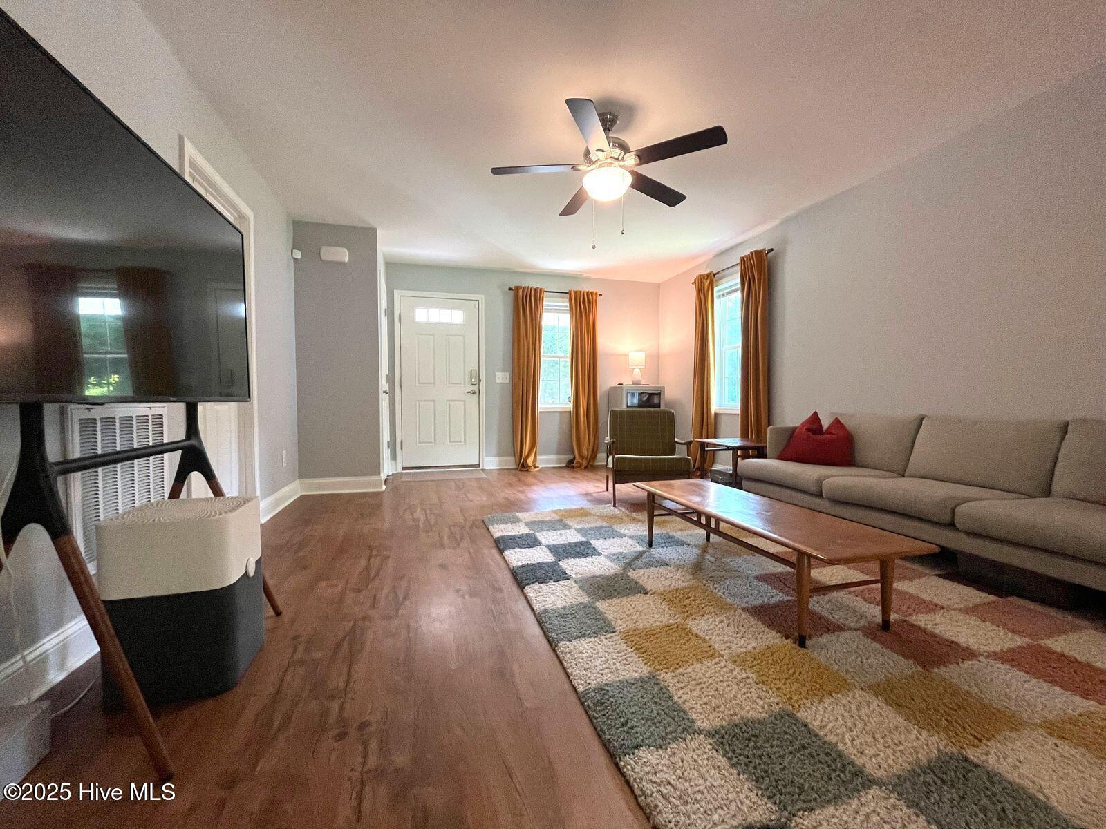 162 Midway Road Aberdeen, NC 28315 - Photo 6 of 38 162 living 3