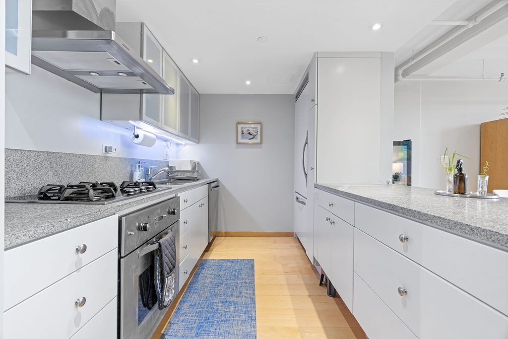 25 Channel Center Street, Unit 212 Boston, MA 02210 - Photo 8 of 23