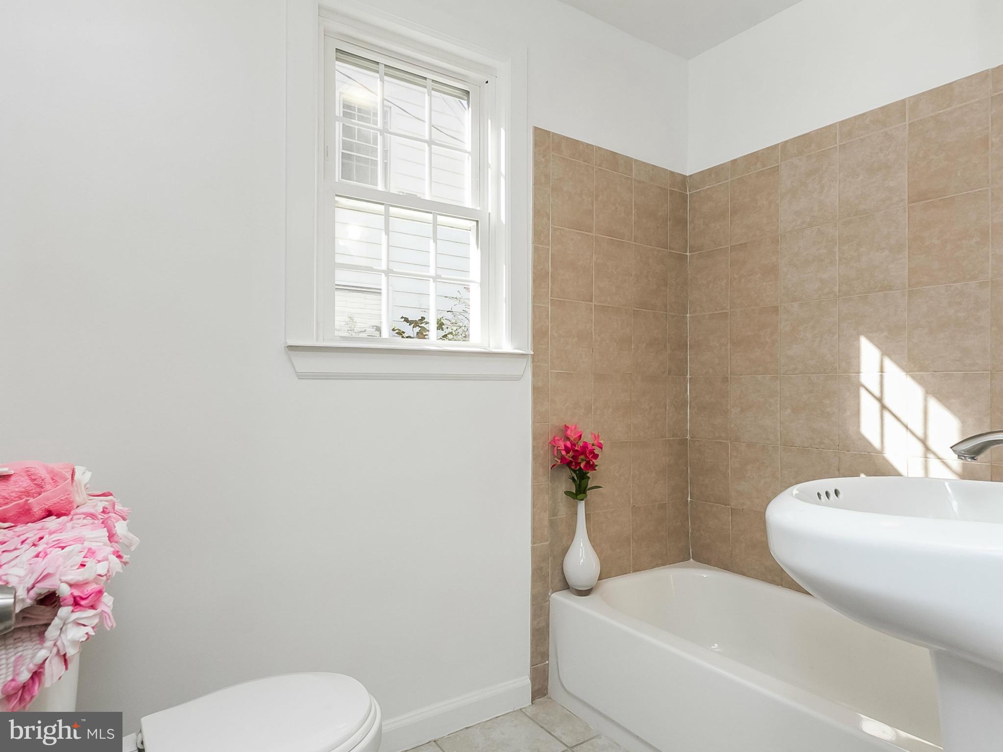 8609 Oakleigh Road Baltimore, MD 21234 - Photo 15 of 30 Bath
