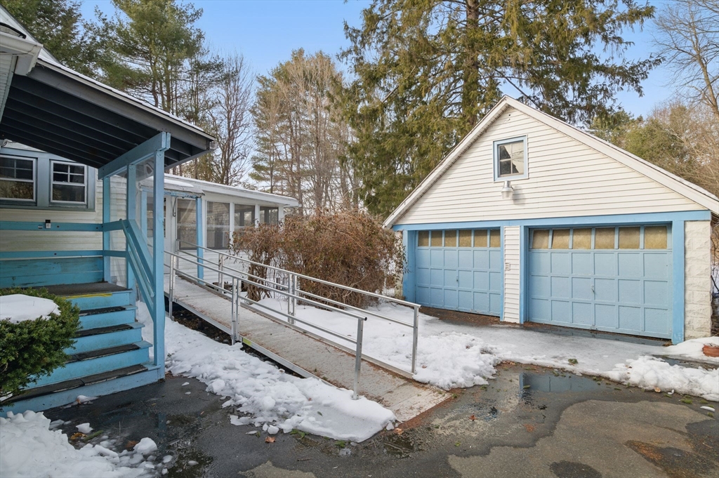 210 East Longmeadow Road Hampden, MA 01036 - Photo 4 of 42