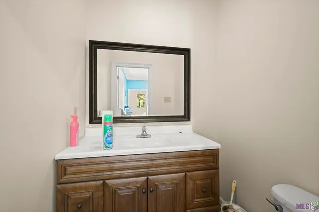 $1,080,000 | 12611 Old Hammond Highway, Baton Rouge, LA 70816