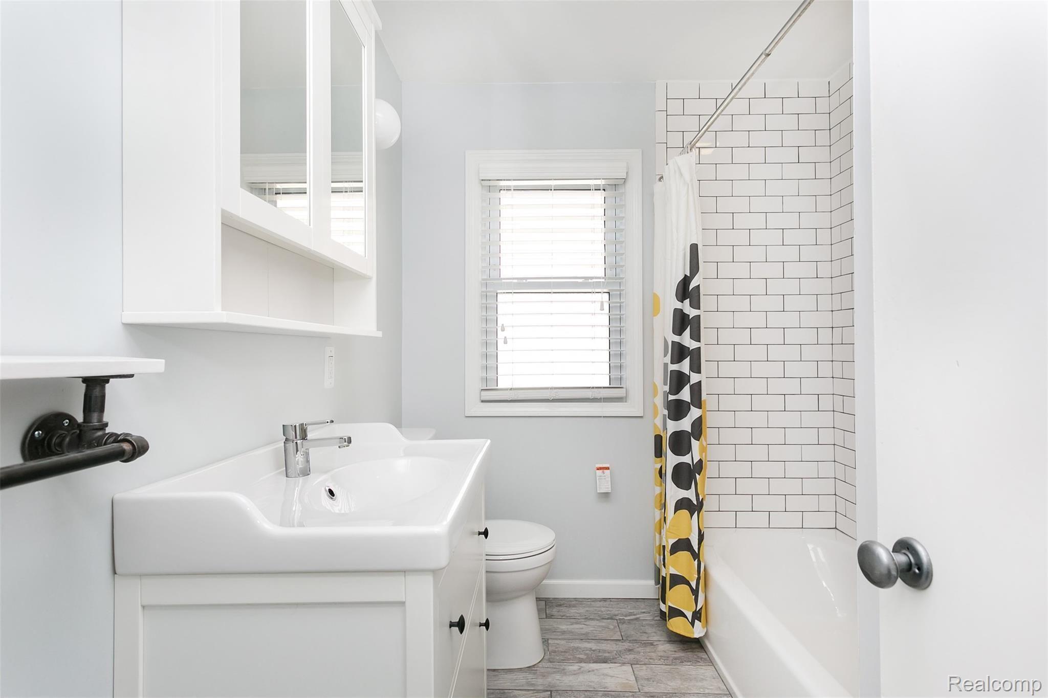 3334 Chester Road Royal Oak, MI 48073 - Photo 8 of 23 Bathroom
