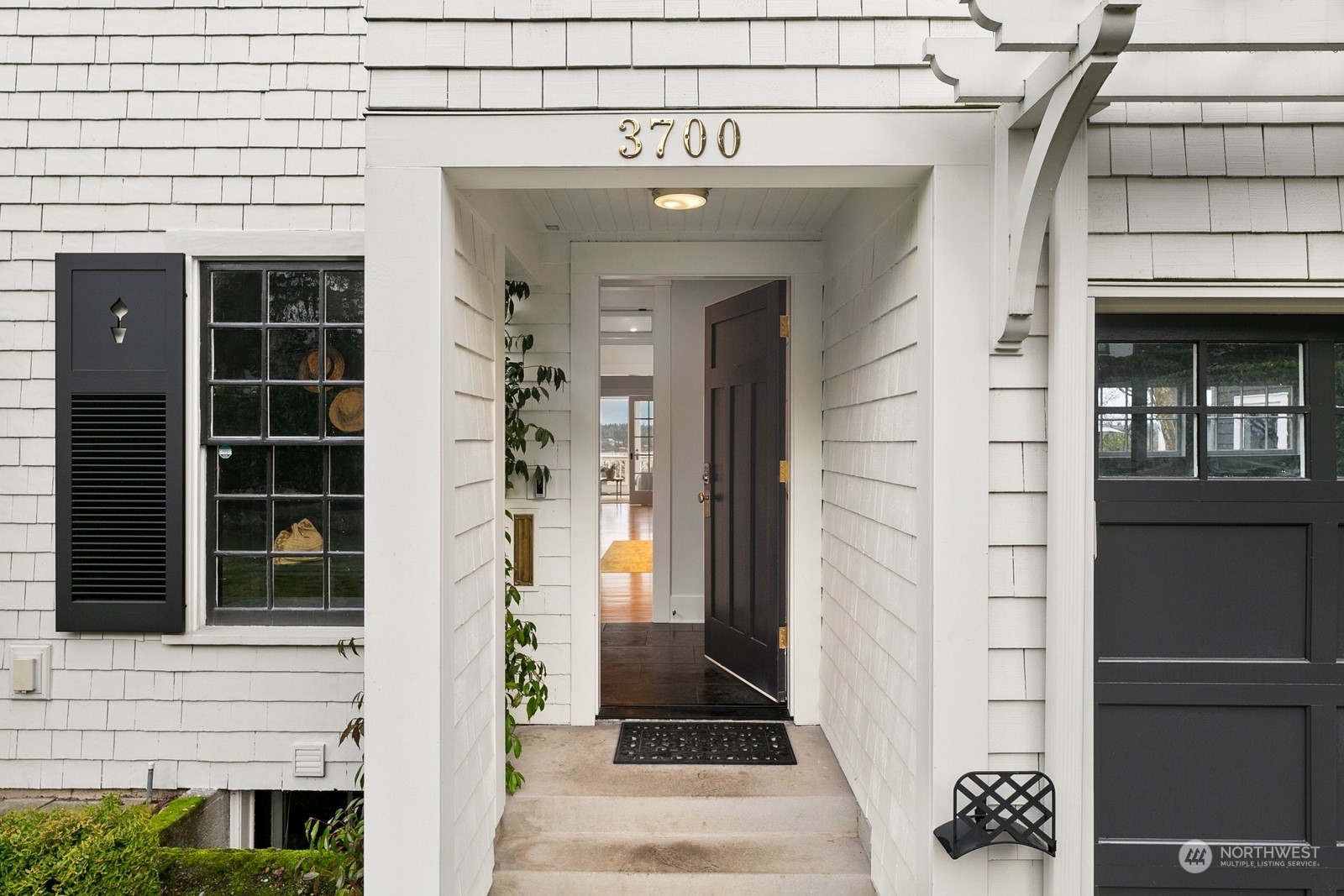 3700 Cascadia Avenue South Seattle, WA 98144 - Photo 4 of 39 a view of a entryway of a house