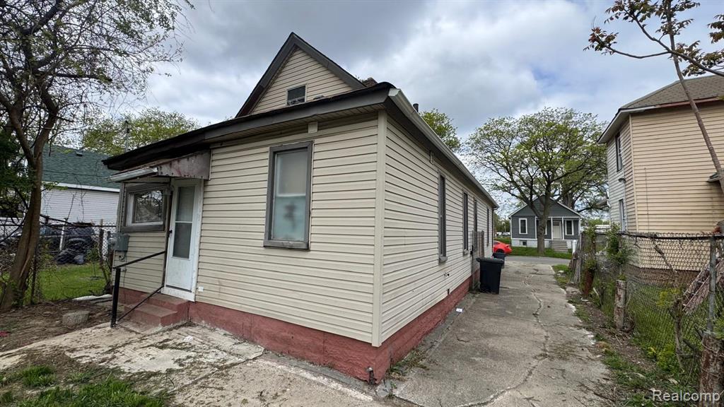 253 Beechwood Street River Rouge, MI 48218 - Photo 3 of 25