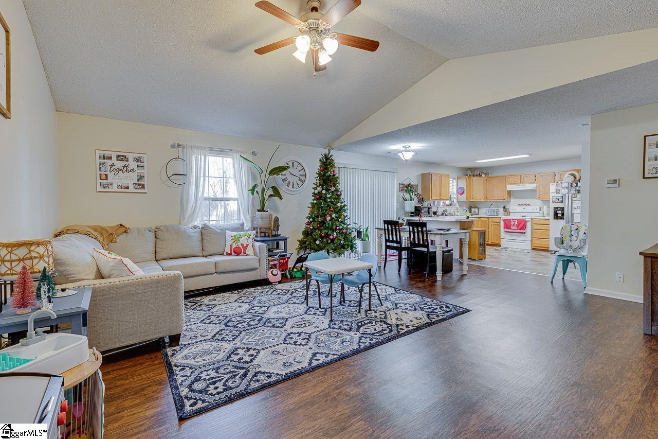 491 East Victor Hill Road Duncan, SC 29334 - Photo 3 of 24