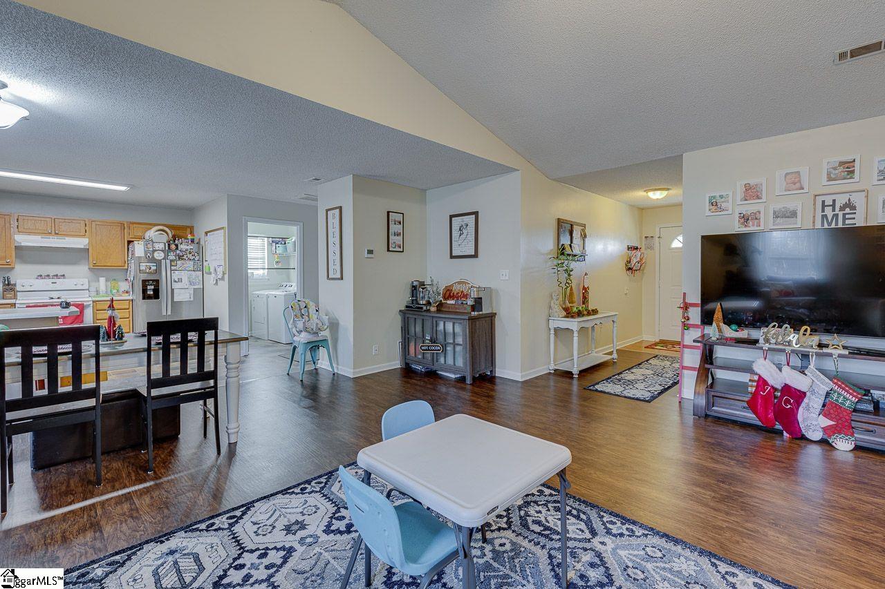 491 East Victor Hill Road Duncan, SC 29334 - Photo 5 of 24