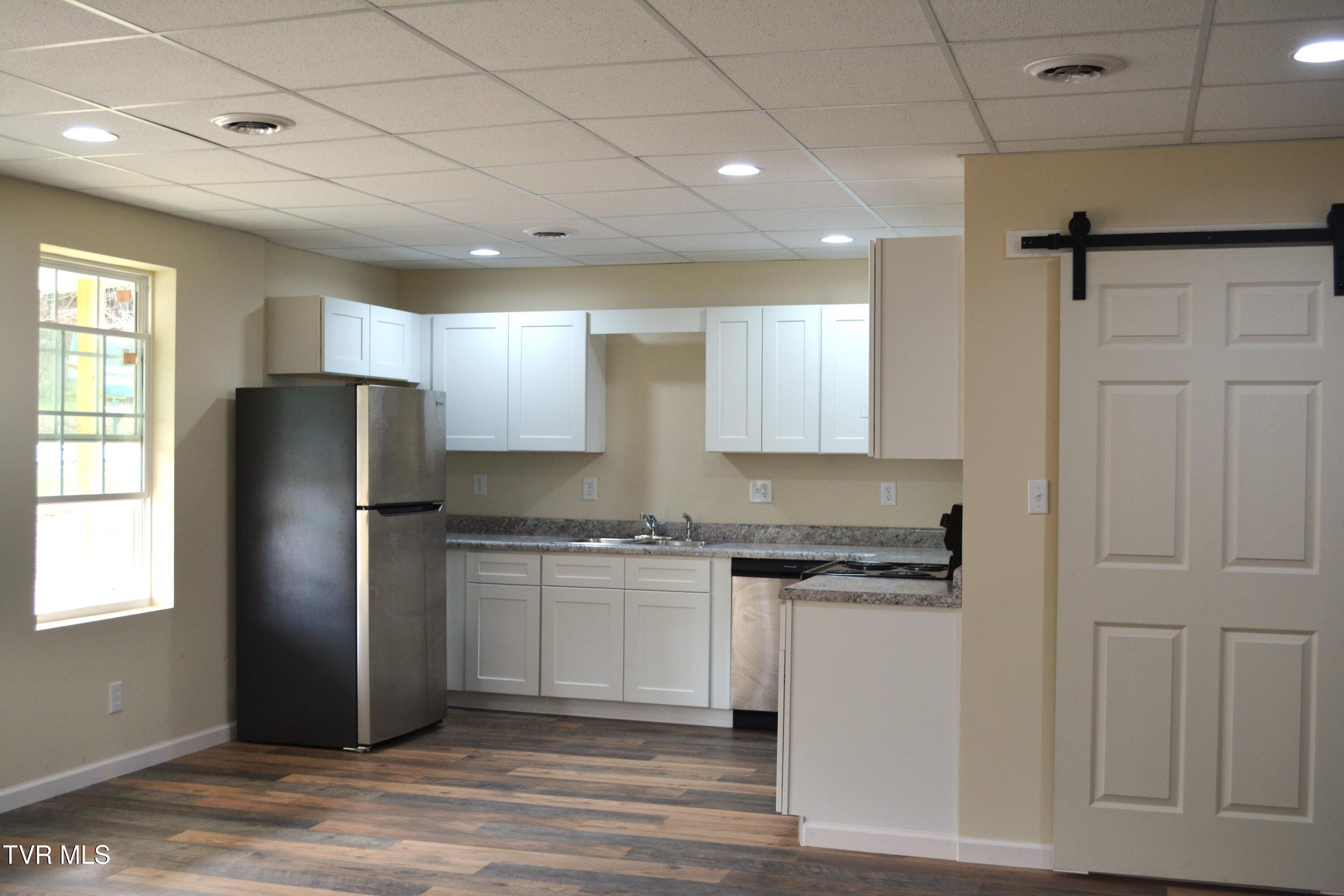1453 Dry Creek Road Elizabethton, TN 37643 - Photo 2 of 25 DSC_0004