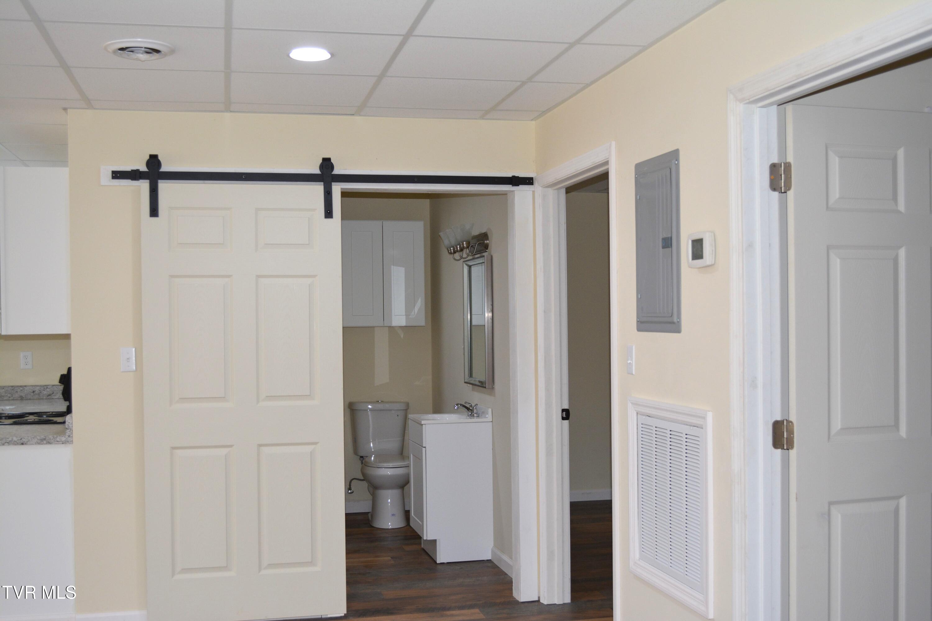 1453 Dry Creek Road Elizabethton, TN 37643 - Photo 3 of 25 DSC_0006