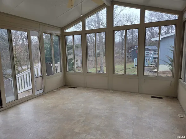 $275,000 | 41 Greenridge Drive, Carlinville, IL 62626