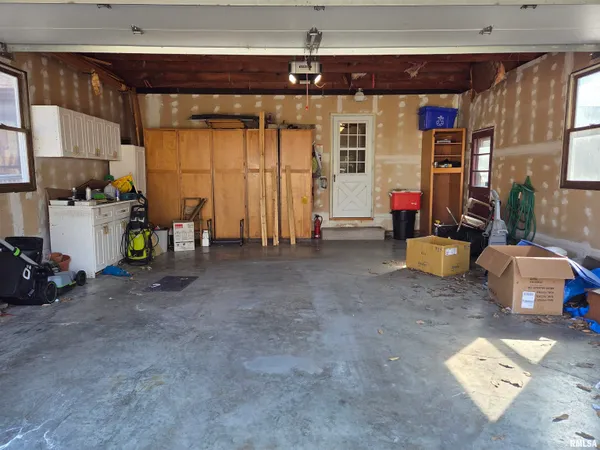 $275,000 | 41 Greenridge Drive, Carlinville, IL 62626