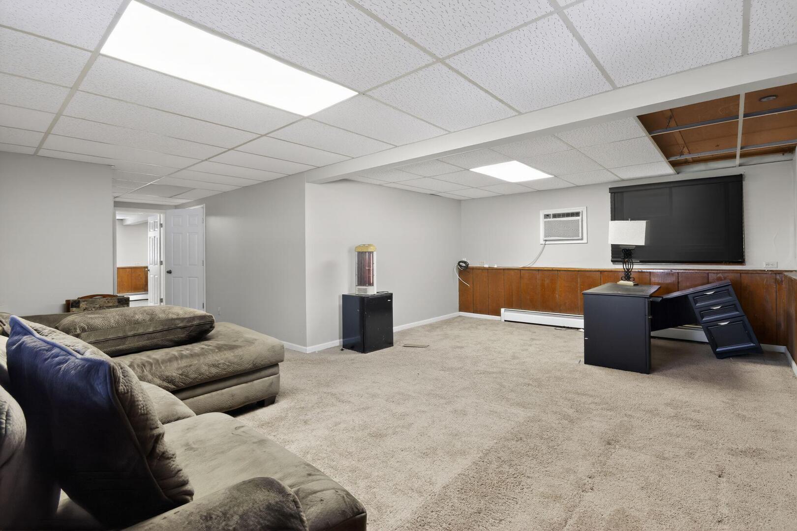 3552 North Water Street Decatur, IL 62526 - Photo 10 of 30 a bedroom with furniture and a projector