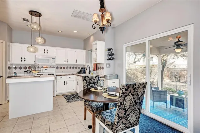 $2,100 | 1813 White Oak Loop, Round Rock, TX 78681