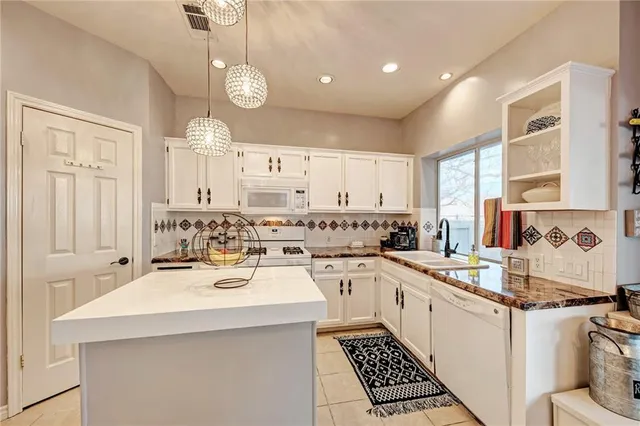 $2,100 | 1813 White Oak Loop, Round Rock, TX 78681