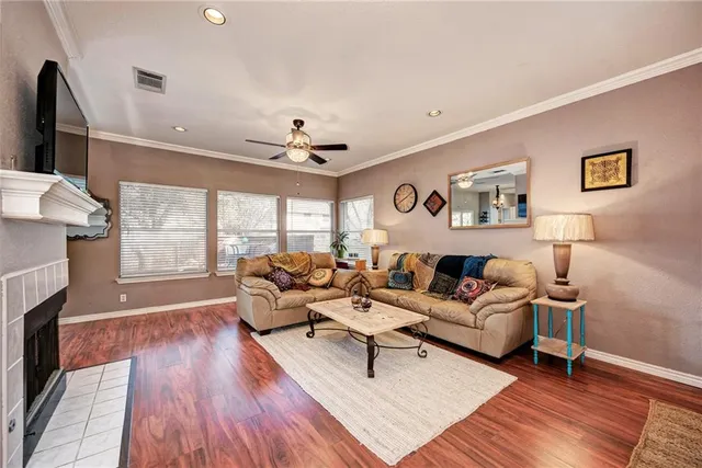 $2,100 | 1813 White Oak Loop, Round Rock, TX 78681