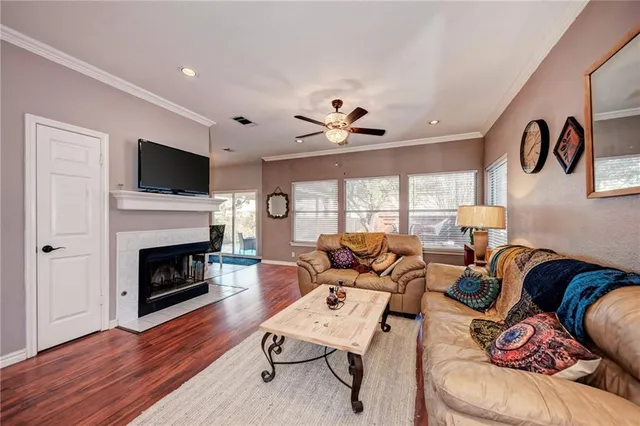 $2,100 | 1813 White Oak Loop, Round Rock, TX 78681