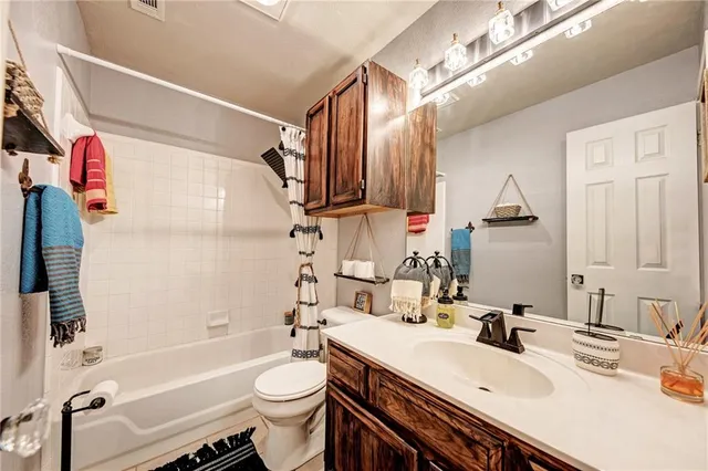 $2,100 | 1813 White Oak Loop, Round Rock, TX 78681