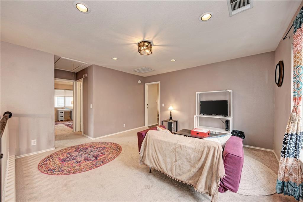 1813 White Oak Loop Round Rock, TX 78681 - Photo 29 of 30 a bedroom with a bed and a chandelier