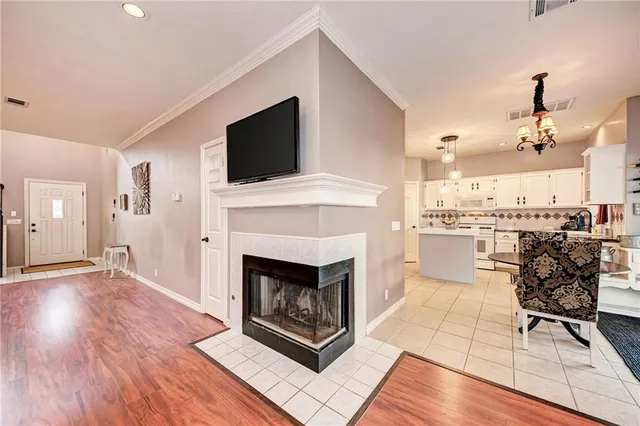 $2,100 | 1813 White Oak Loop, Round Rock, TX 78681