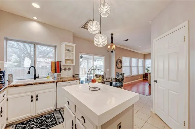 $2,100 | 1813 White Oak Loop, Round Rock, TX 78681