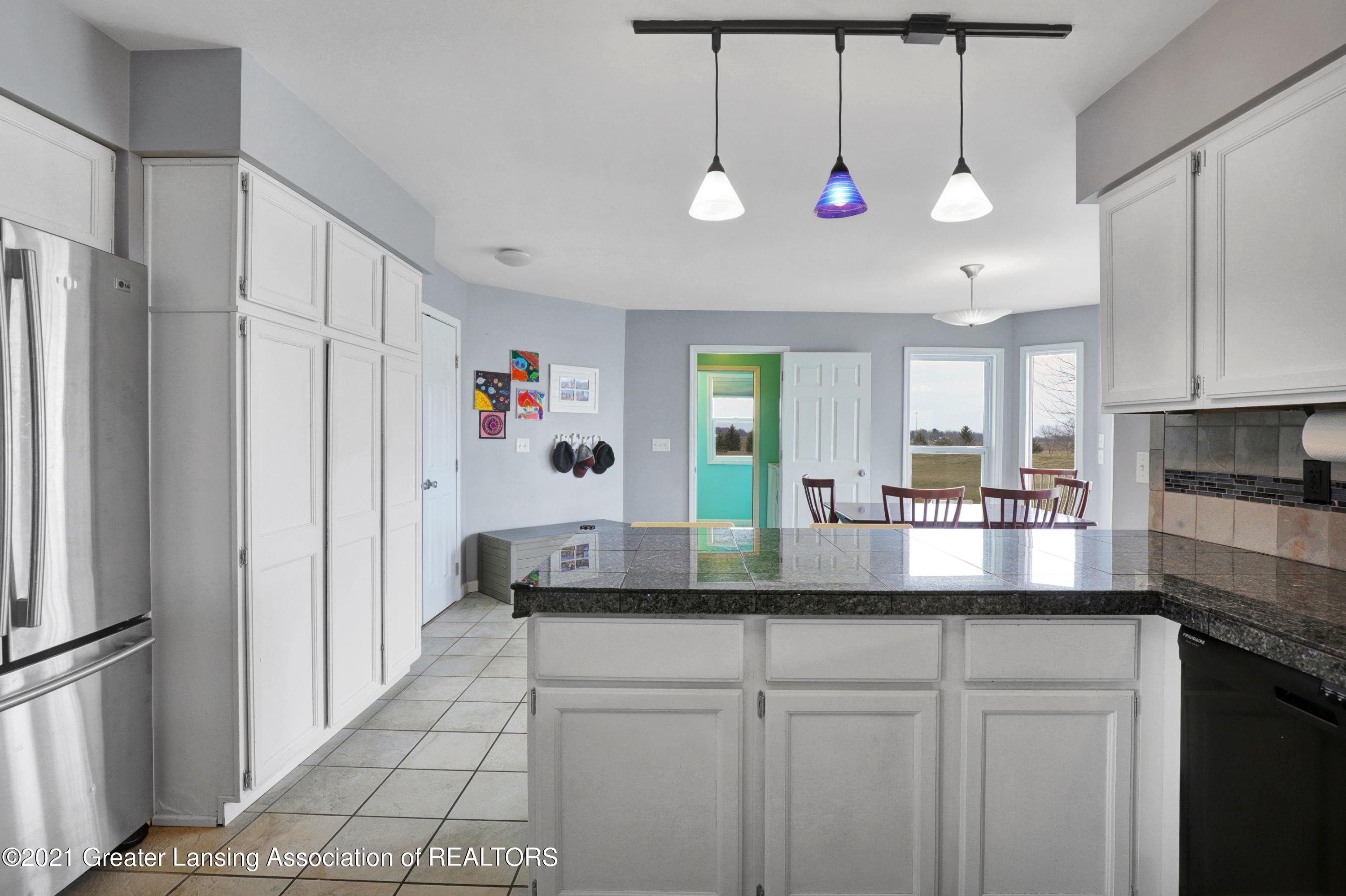 6510 West Howe Road Dewitt, MI 48820 - Photo 14 of 41 Kitchen andDining
