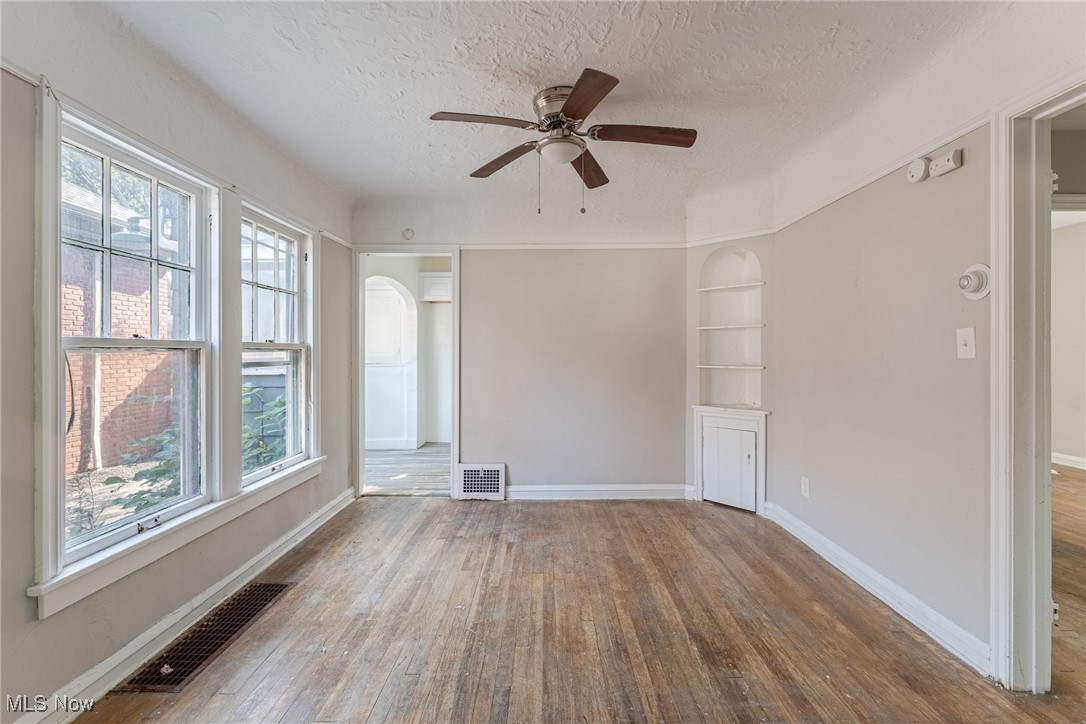 3496 East Scarborough Road Cleveland, OH 44118 - Photo 7 of 28