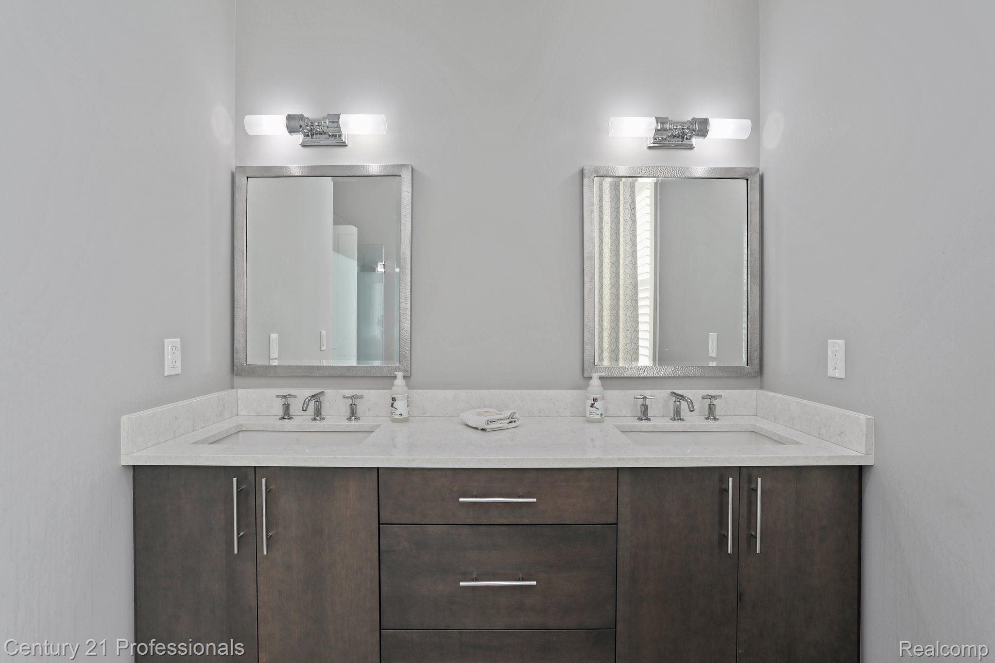 600 Elizabeth Street, Unit 320 Rochester, MI 48307 - Photo 13 of 15 Gallery Image 13