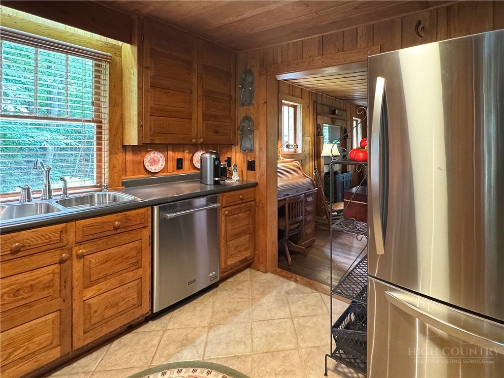 59 Warrior Road Marion, NC 28752 - Photo 10 of 50