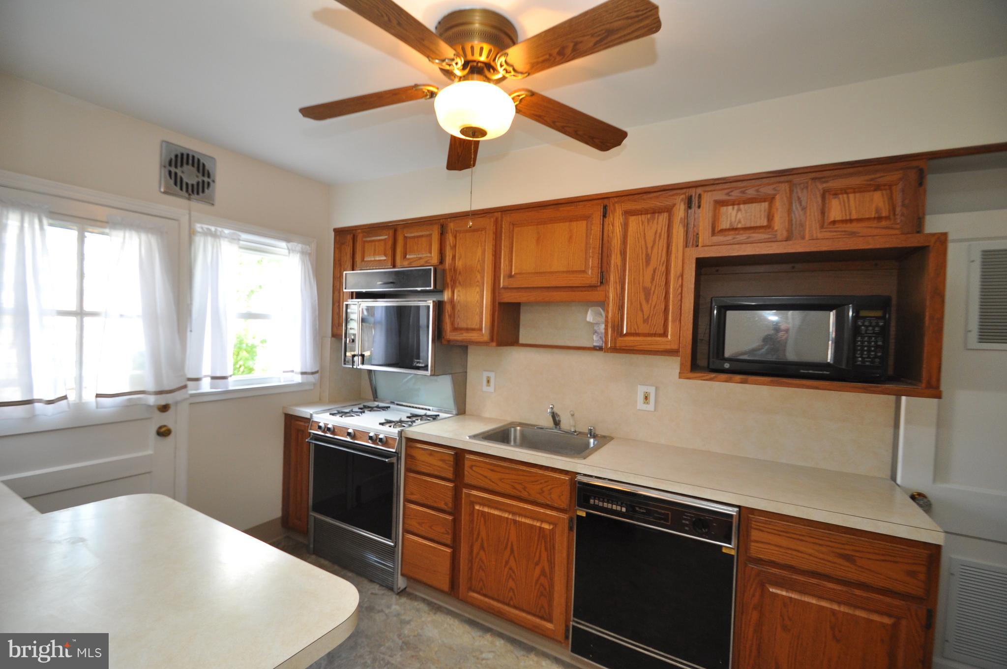 1434 Cedarcroft Road Baltimore, MD 21239 - Photo 7 of 15 CLEAN AS A WHISTLE!