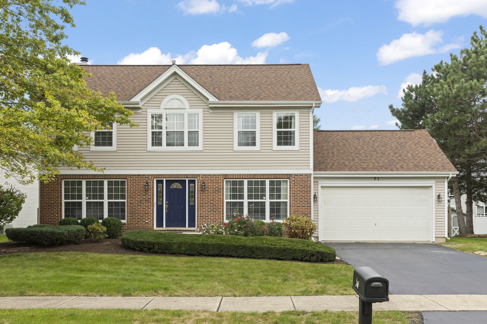 71 Cold Spring Court Aurora, IL 60506 - Photo 2 of 44 Gallery Image 2