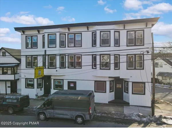 $1,400 | 147 North 9th Street, Unit 204, Stroudsburg, PA 18360