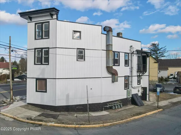 $1,400 | 147 North 9th Street, Unit 204, Stroudsburg, PA 18360