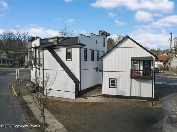 $1,400 | 147 North 9th Street, Unit 204, Stroudsburg, PA 18360