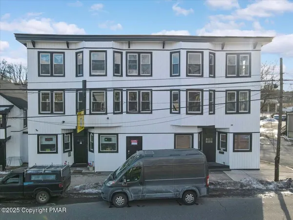 $1,400 | 147 North 9th Street, Unit 204, Stroudsburg, PA 18360