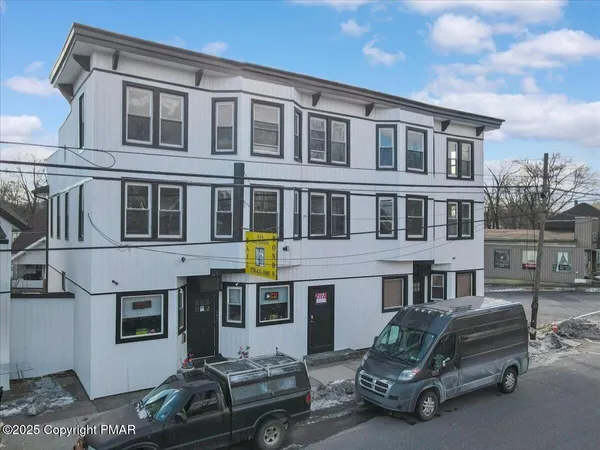$1,400 | 147 North 9th Street, Unit 204, Stroudsburg, PA 18360