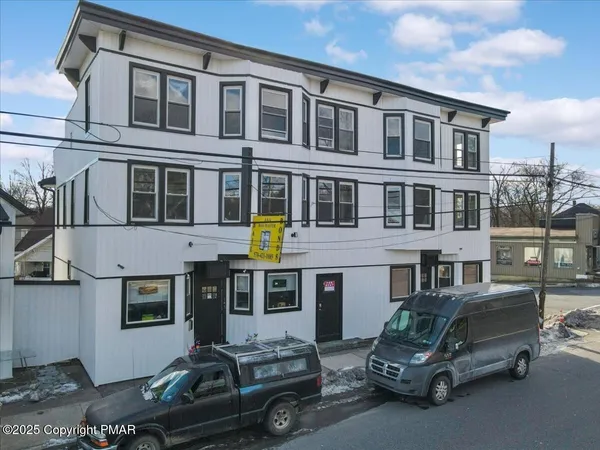 $1,400 | 147 North 9th Street, Unit 204, Stroudsburg, PA 18360