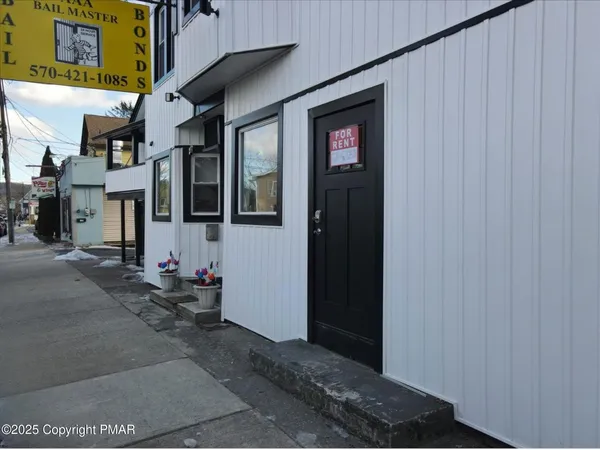 $1,400 | 147 North 9th Street, Unit 204, Stroudsburg, PA 18360