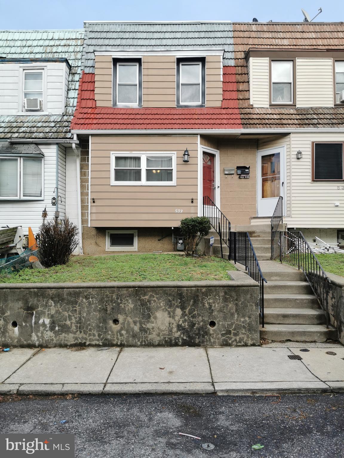 533 Millbank Road Upper Darby, PA 19082 - Photo 1 of 15